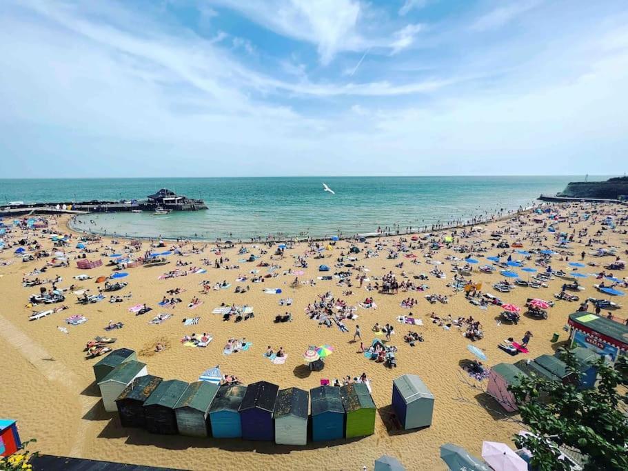 Cosy Coach House Garden Apartment By The Sea, Own Entrance Door, Garden Terrace With Exclusive Rear Door Access & Free Reserved Parking Space Only 2 Mtrs From Your Apt Door! Early Checkin From 3Pm And Late Check Out Till 11Am Available! Broadstairs Exteriör bild
