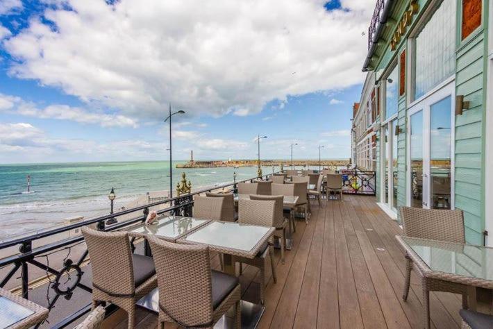 Cosy Coach House Garden Apartment By The Sea, Own Entrance Door, Garden Terrace With Exclusive Rear Door Access & Free Reserved Parking Space Only 2 Mtrs From Your Apt Door! Early Checkin From 3Pm And Late Check Out Till 11Am Available! Broadstairs Exteriör bild